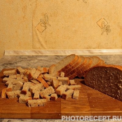 Фото рецепта - Гренки со вкусом грибов - шаг 1