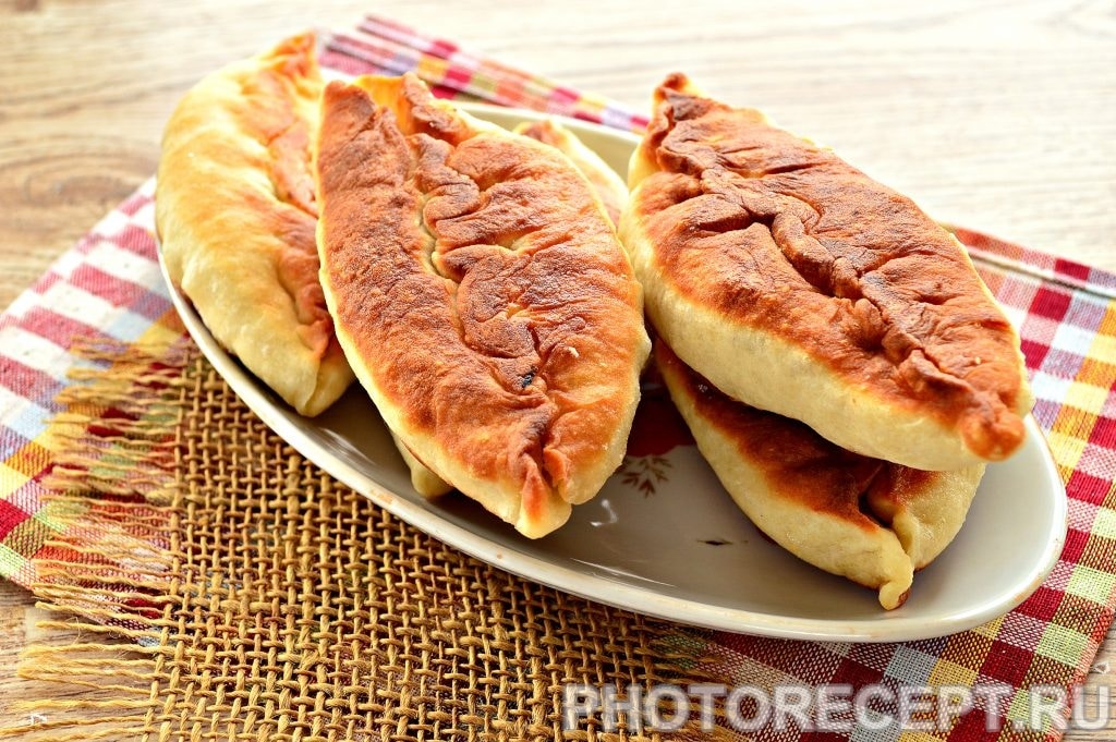 Жареные пирожки с капустой