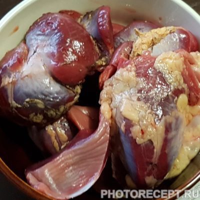 Фото рецепта - Домашнее жаркое с куриными желудками - шаг 1