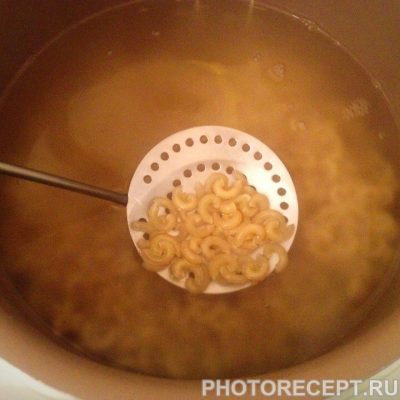 спагетти с сыром в мультиварке рецепты. 3 50. спагетти с сыром в мультиварке рецепты фото. спагетти с сыром в мультиварке рецепты-3 50. картинка спагетти с сыром в мультиварке рецепты. картинка 3 50. Макароны с сыром в мультиварке готовятся очень просто – с данным рецептом запросто справятся те, кто совсем не умеет готовить. В результате макароны получаются аппетитными, мягкими и окутанными расплавленным сыром. А какой стоит на кухне аромат во время приготовления!