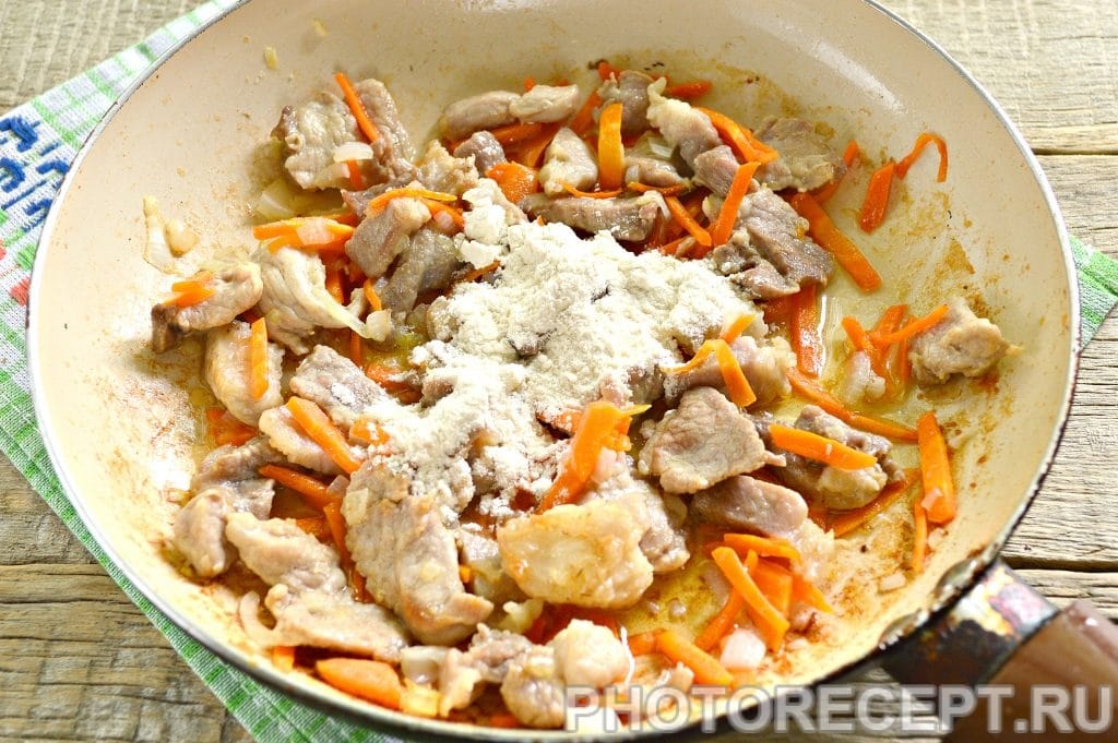 Фото рецепта - Мясо с овощами на сковороде - шаг 6
