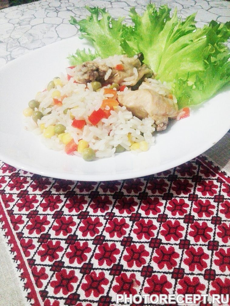 Тушеная курица с рисом и овощами