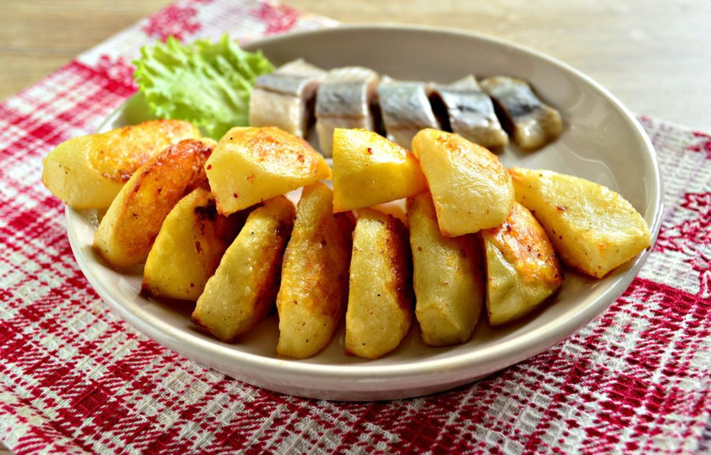 Запеченная картошка в духовке с майонезом