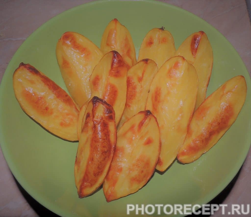Картофель по-деревенски в духовке с соусом