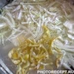 Фото рецепта - Украинский борщ с пампушками - шаг 5