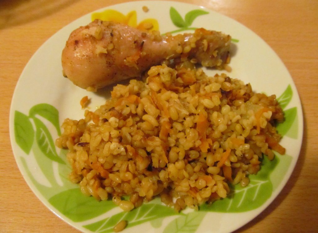 Куриные ножки с булгуром, запеченные в духовке