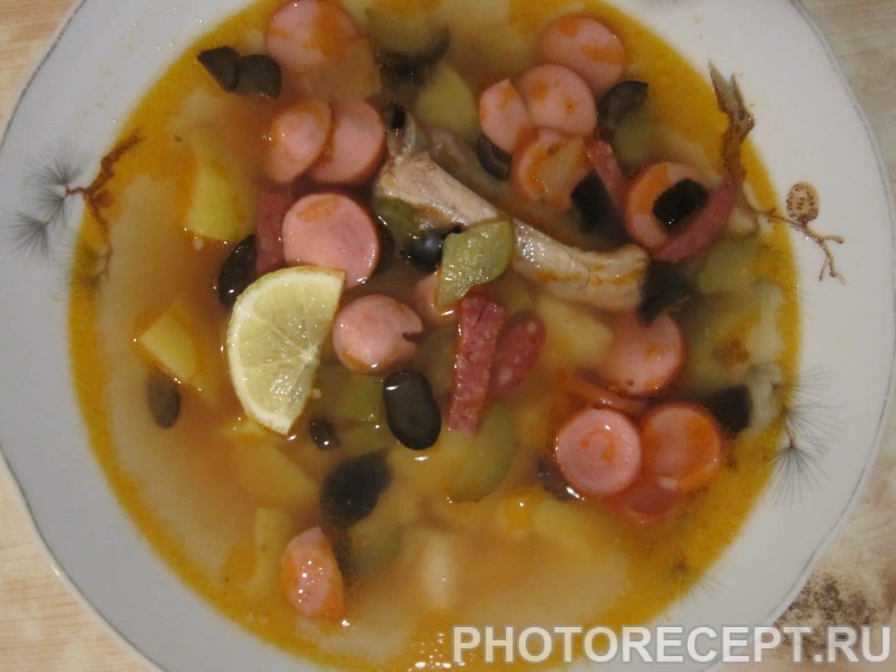 Солянка сборная с колбасой