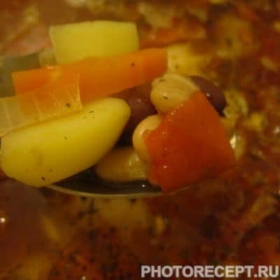 Фото рецепта - Фасолевый суп с томатами и курицей - шаг 5