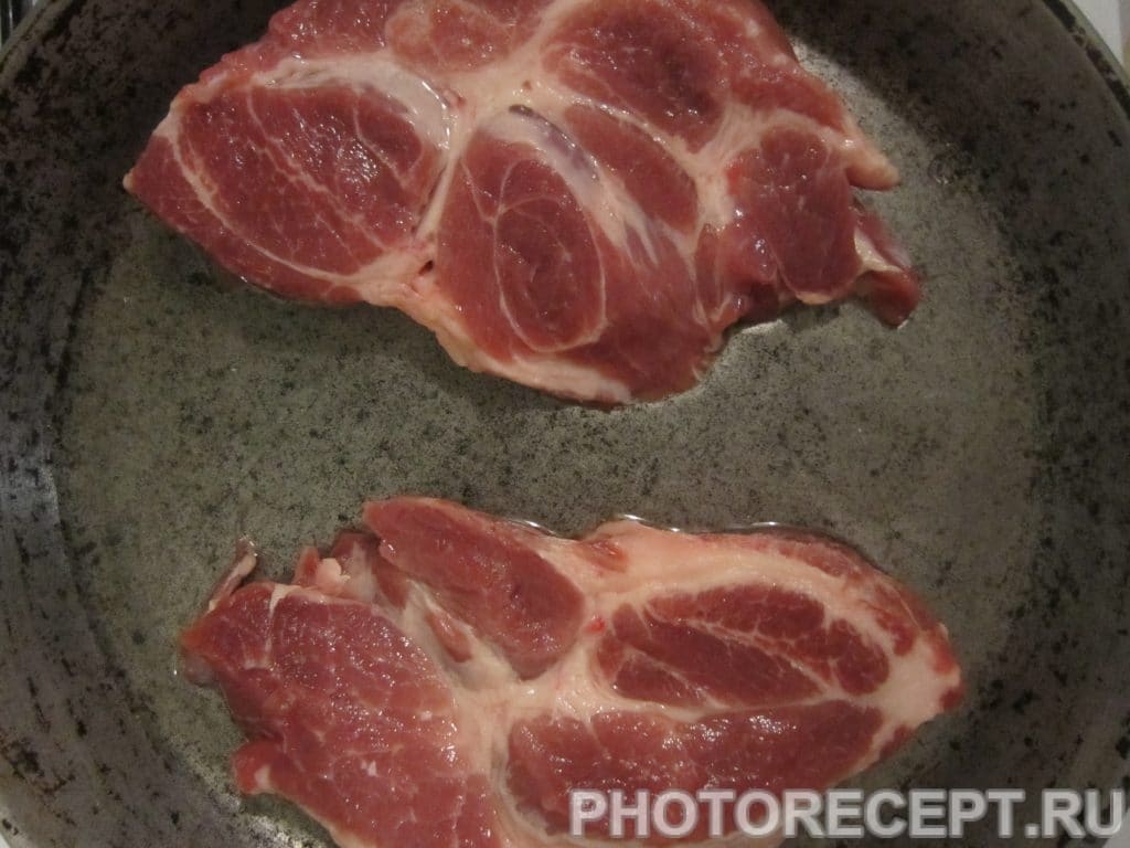 Фото рецепта - Тушённое мясо с овощами на сковороде - шаг 1