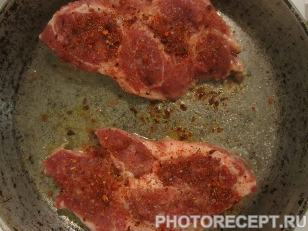 Фото рецепта - Тушённое мясо с овощами на сковороде - шаг 2