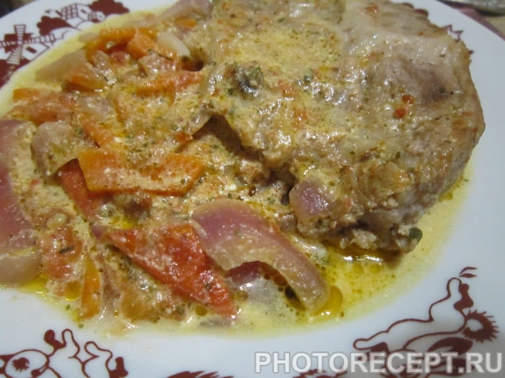 Фото рецепта - Тушённое мясо с овощами на сковороде - шаг 6
