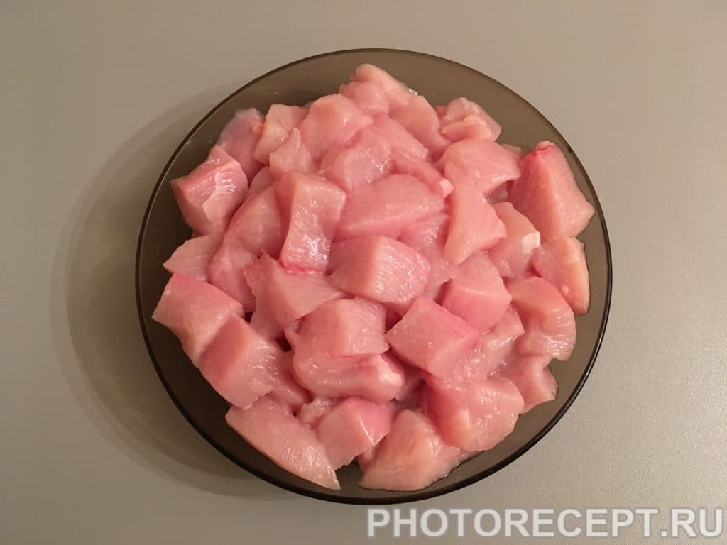 Фото рецепта - Пикантная тушеная курица - шаг 2