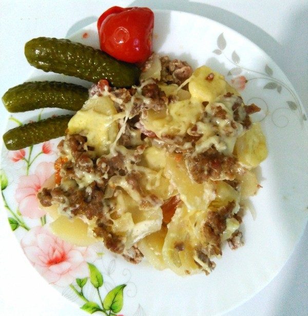 Запеканка картофельная с фаршем и помидорами
