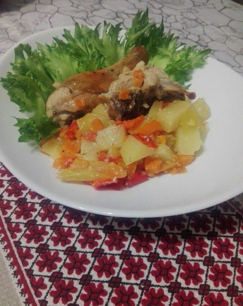 Курица с овощами в духовке