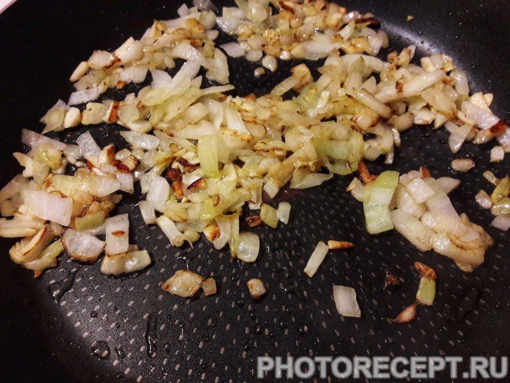 Фото рецепта - Классический горячий свекольник с мясом - шаг 4