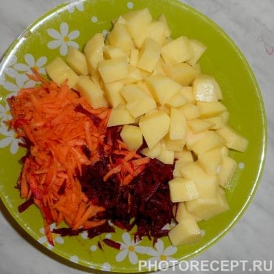 Фото рецепта - Вкусный борщ со свеклой - шаг 3