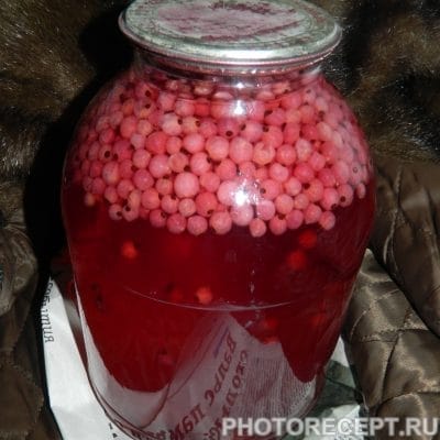 Фото рецепта - Компот из красной смородины на зиму - шаг 7