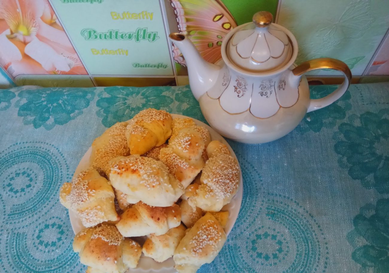 Творожные рогалики с кунжутом