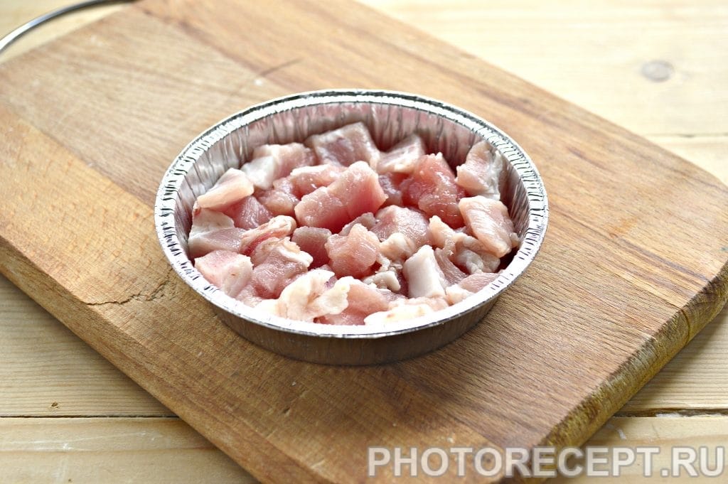 Фото рецепта - Мясо в духовке под сырной корочкой - шаг 1