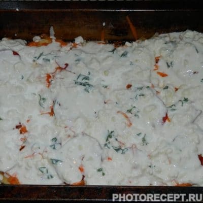 Фото рецепта - Кабачки, запеченные с овощами под сырным соусом - шаг 5