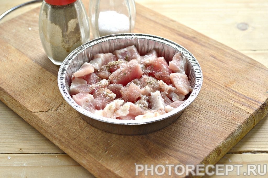 Фото рецепта - Мясо в духовке под сырной корочкой - шаг 2
