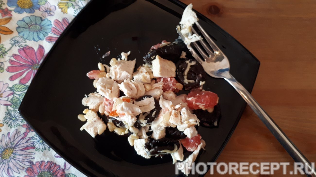 Сладкий салат с курицей