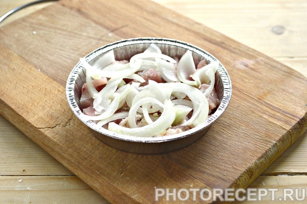 Фото рецепта - Мясо в духовке под сырной корочкой - шаг 3