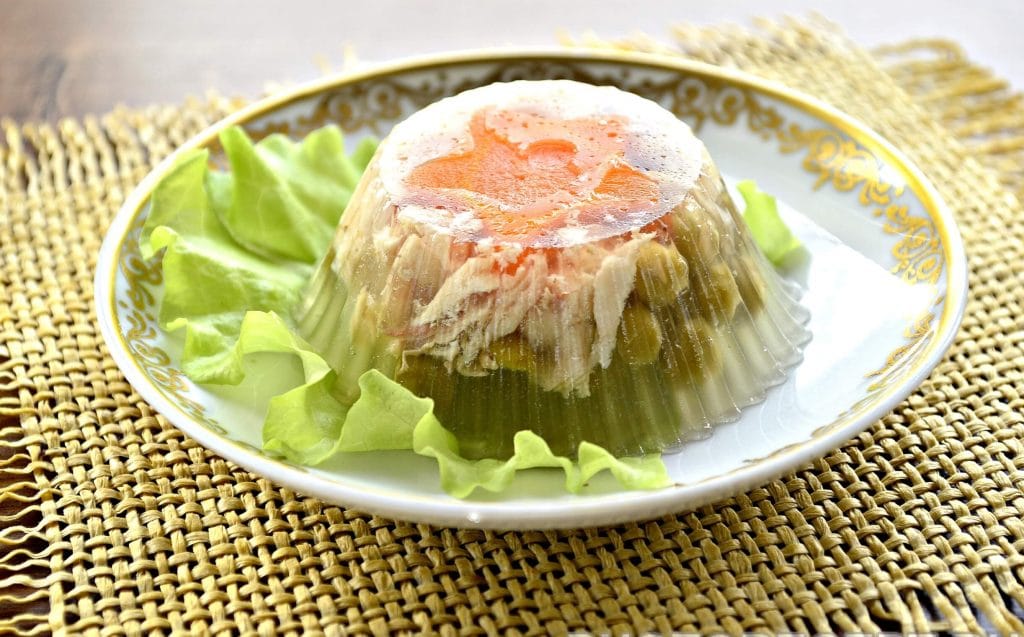 Заливное в формочках с курицей