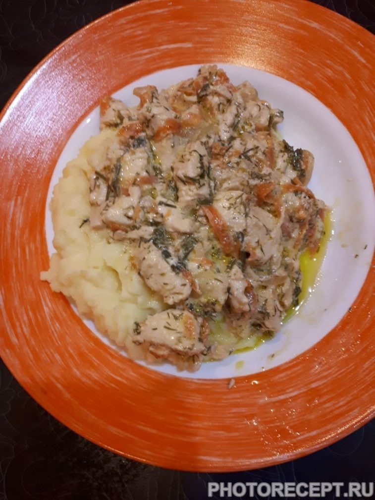 Фото рецепта - Нежная курица с овощами, тушеная в сметане - шаг 10