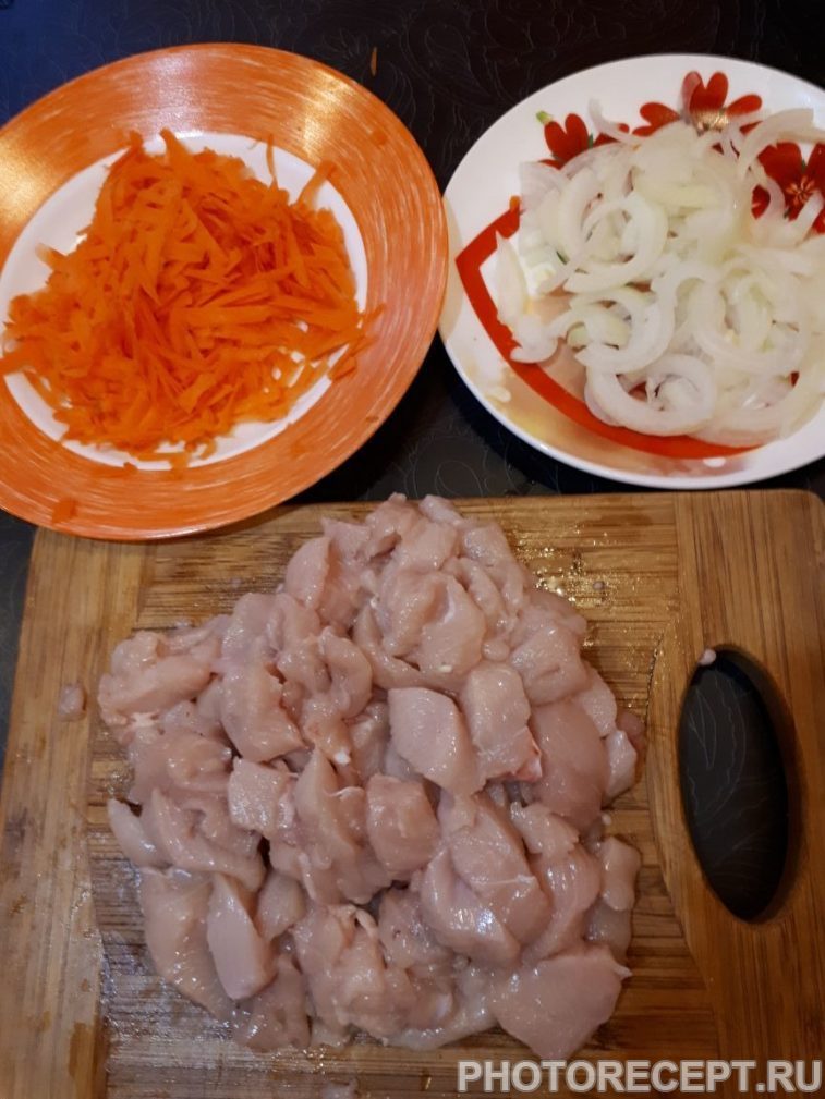 Фото рецепта - Нежная курица с овощами, тушеная в сметане - шаг 2