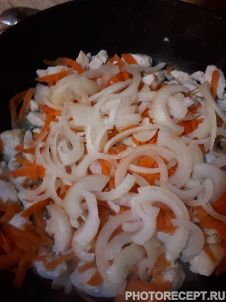 Фото рецепта - Нежная курица с овощами, тушеная в сметане - шаг 5