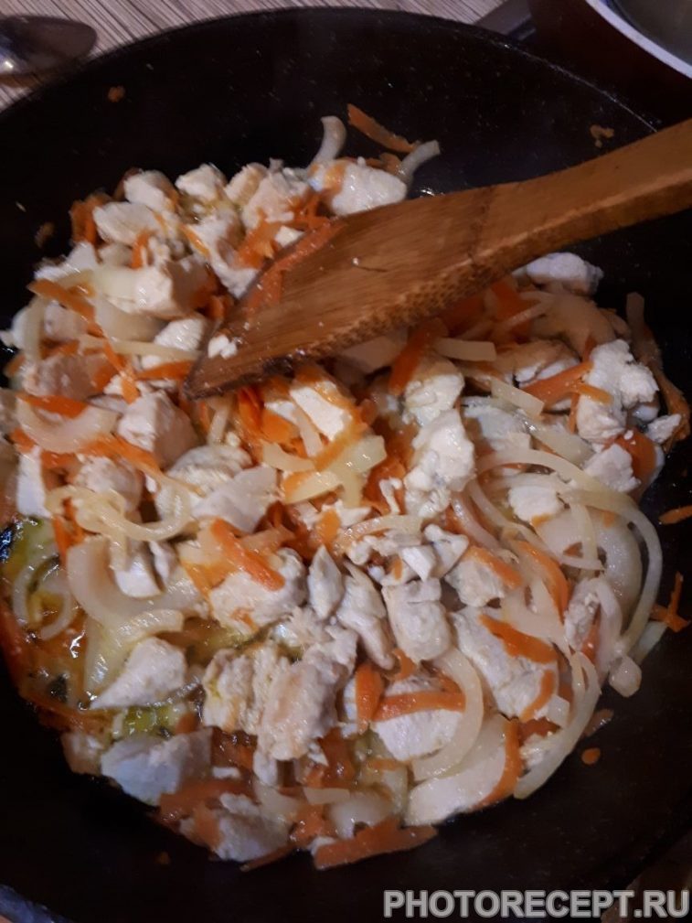 Фото рецепта - Нежная курица с овощами, тушеная в сметане - шаг 6