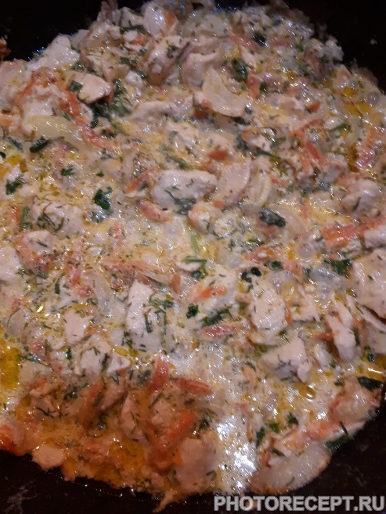 Фото рецепта - Нежная курица с овощами, тушеная в сметане - шаг 8