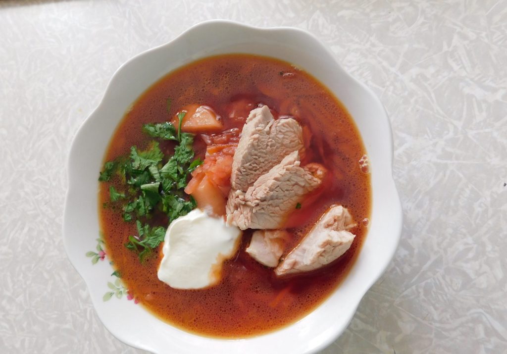 Борщ домашний со свеклой и мясом