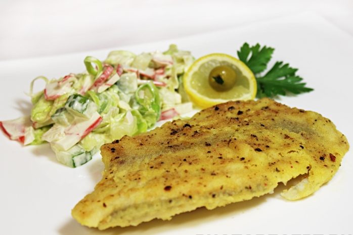Рыба, жаренная в кукурузной корочке