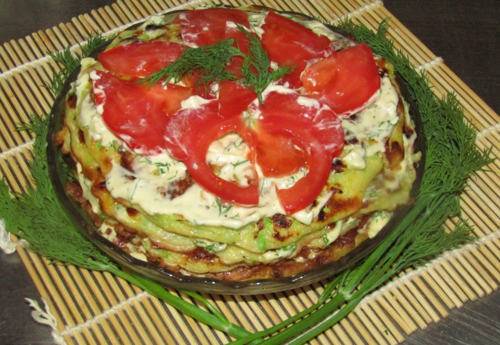 Кабачковый торт с томатами