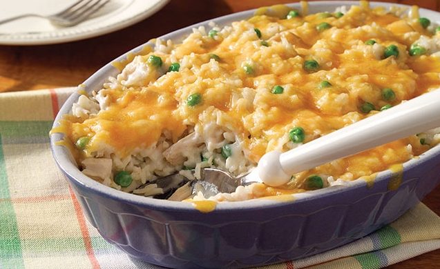 Запеканка из рыбы с рисом и горошком