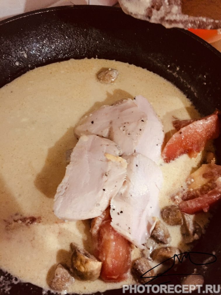 Фото рецепта - Нежнейшая курица под сливочным соусом с сыром маскарпоне - шаг 5