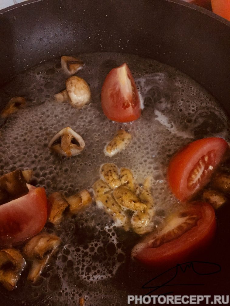 Фото рецепта - Нежнейшая курица под сливочным соусом с сыром маскарпоне - шаг 2