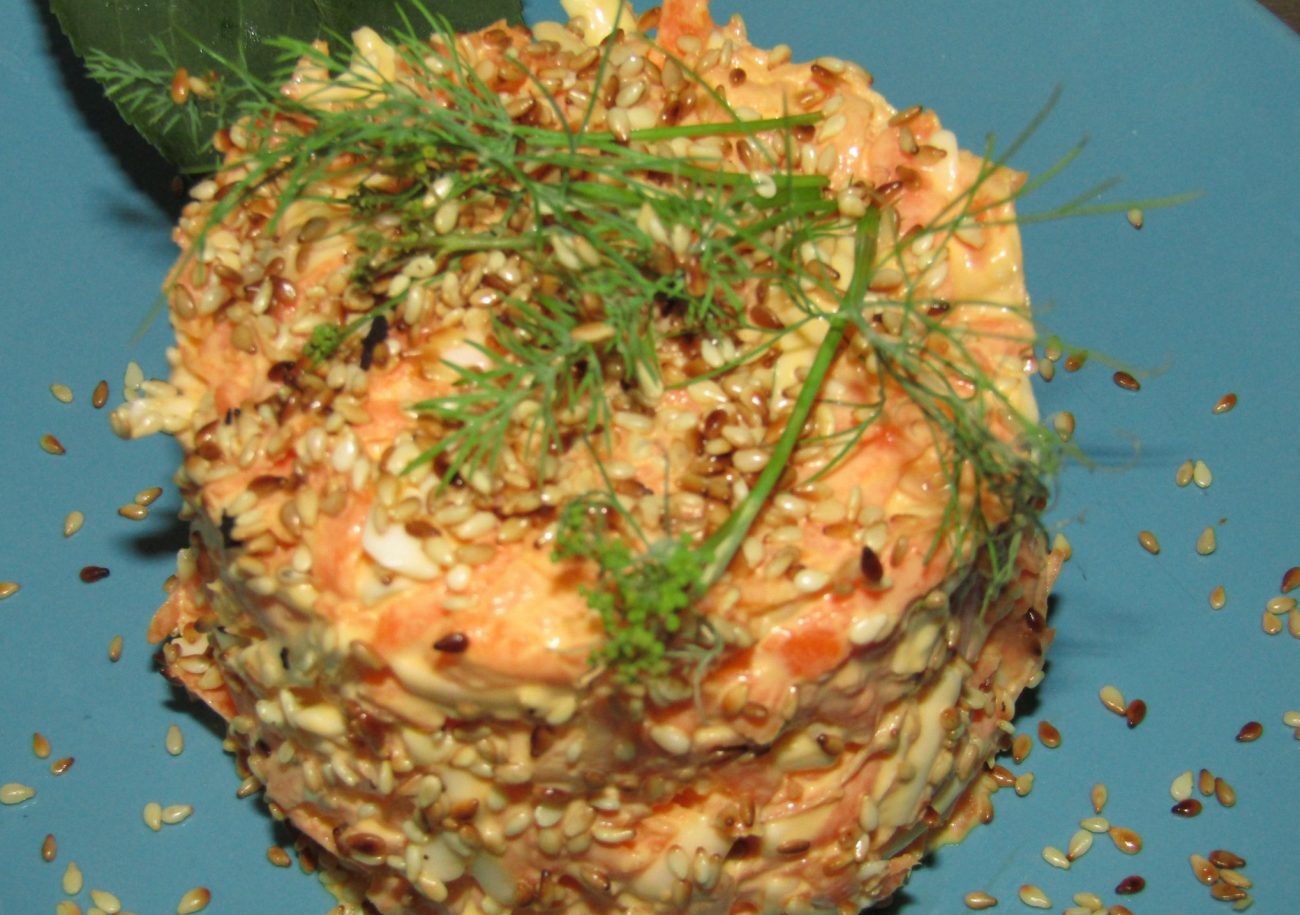 Морковный салат с чесноком