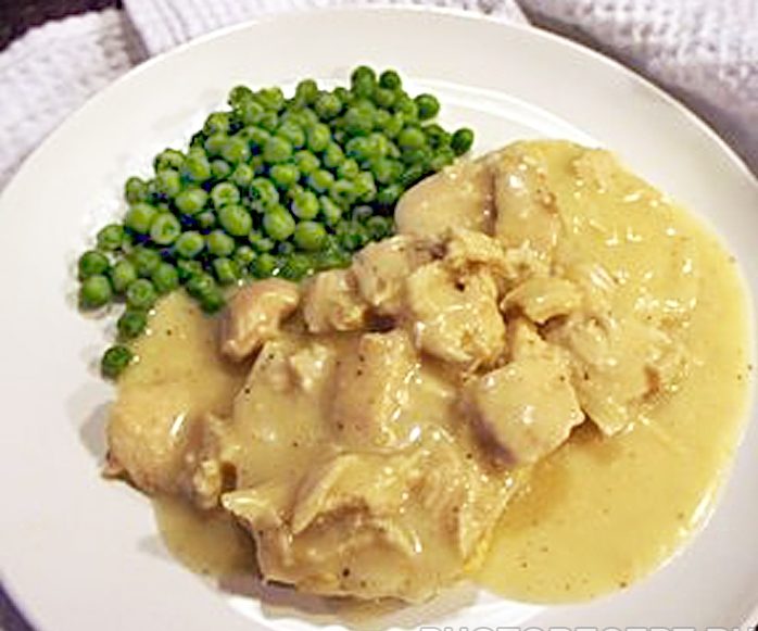 Курочка по-королевски, тушеная в сливках и вине