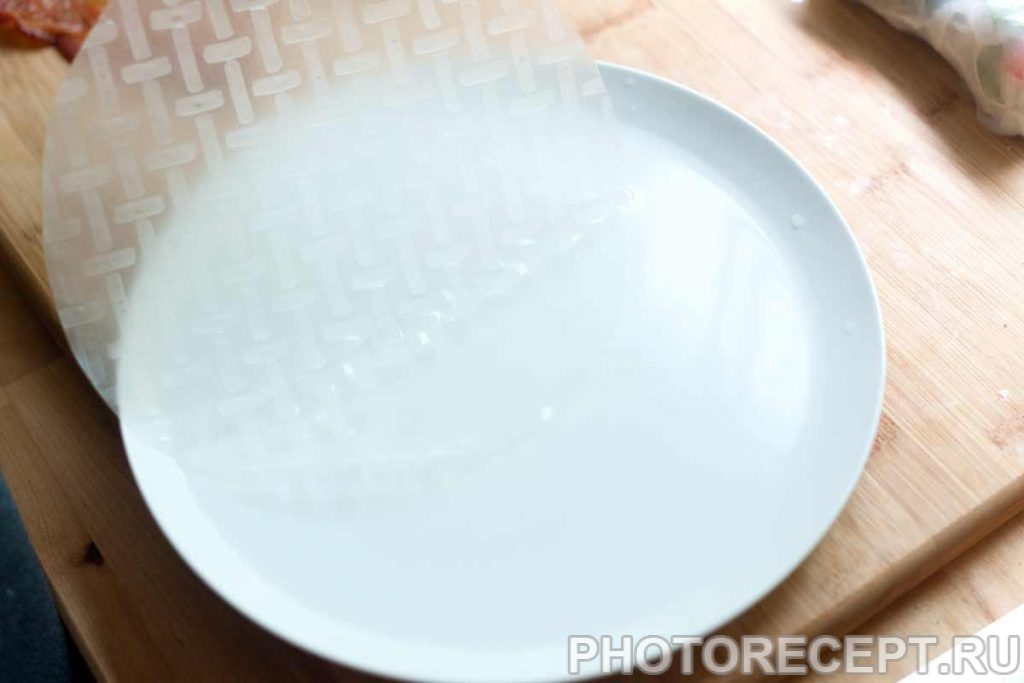 Фото рецепта - Рулетики из рисовой бумаги с овощами и беконом - шаг 1