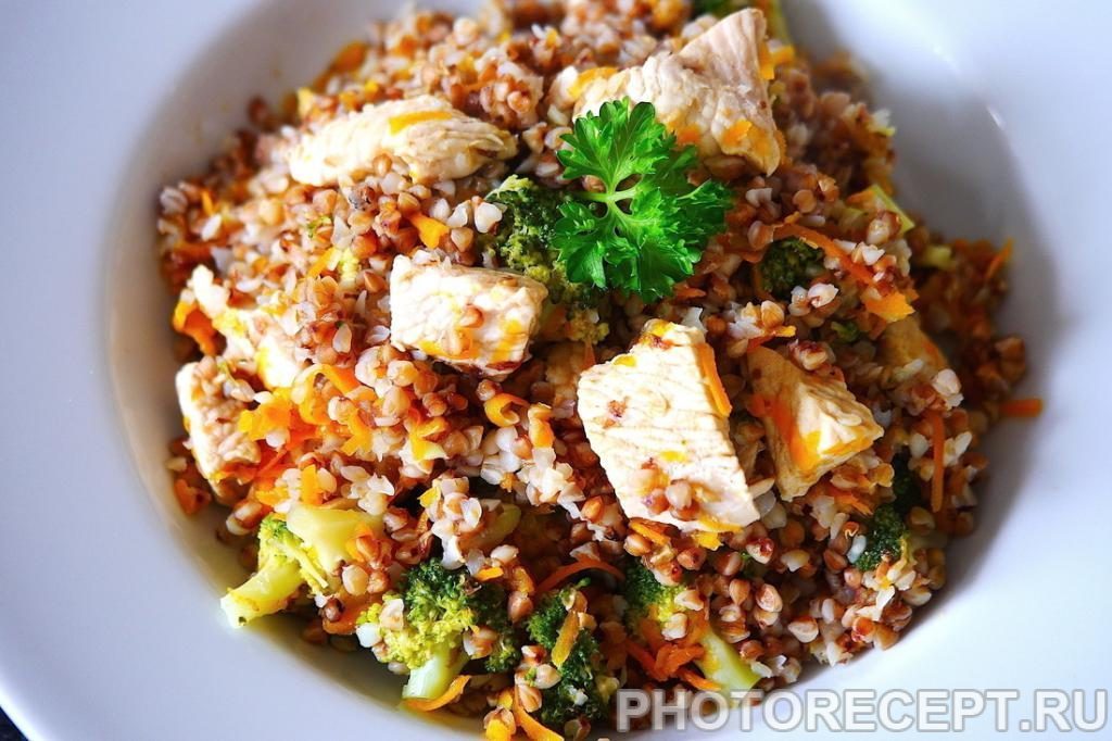 Гречневая каша с индейкой и брокколи