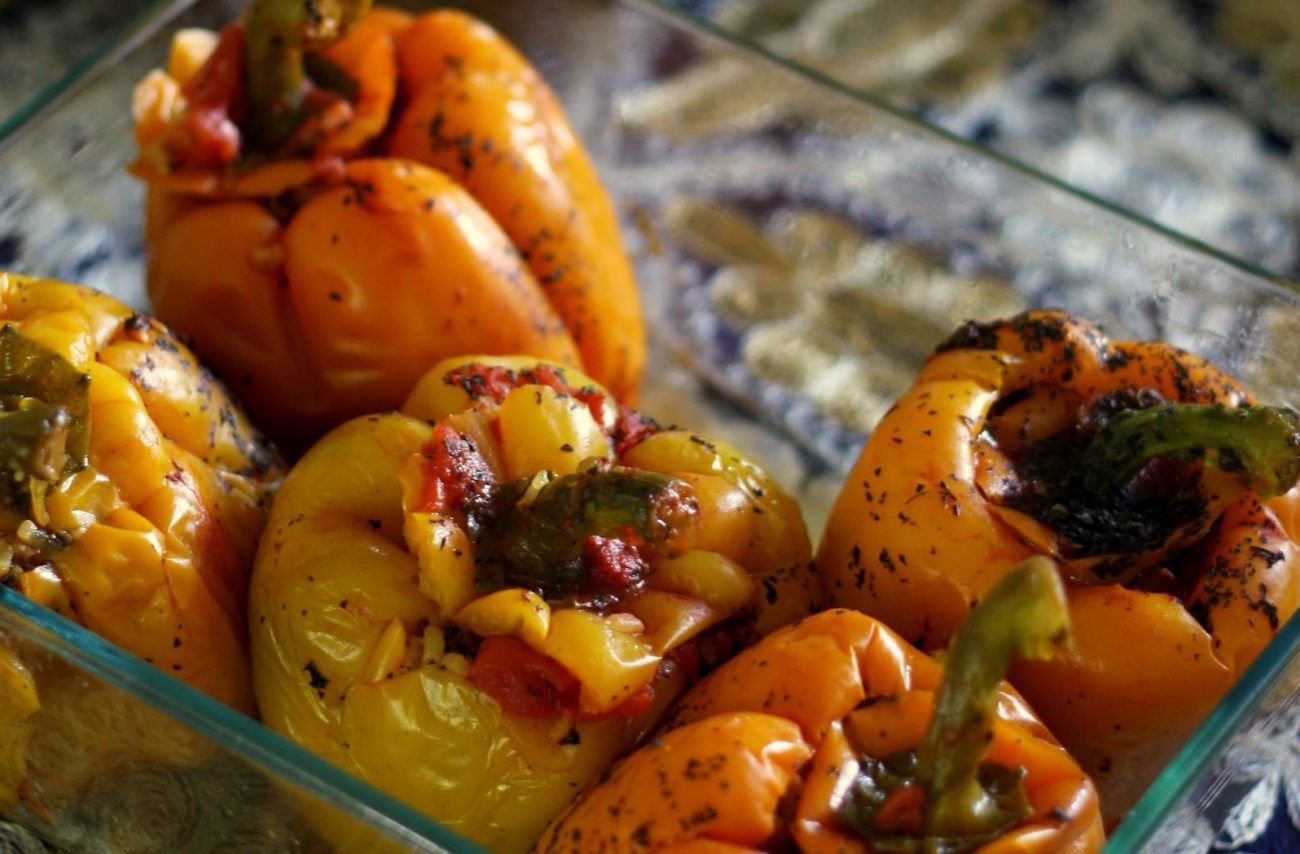 Перец, фаршированный кальмарами и овощами
