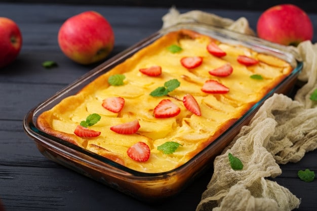 Творожная запеканка с яблоками