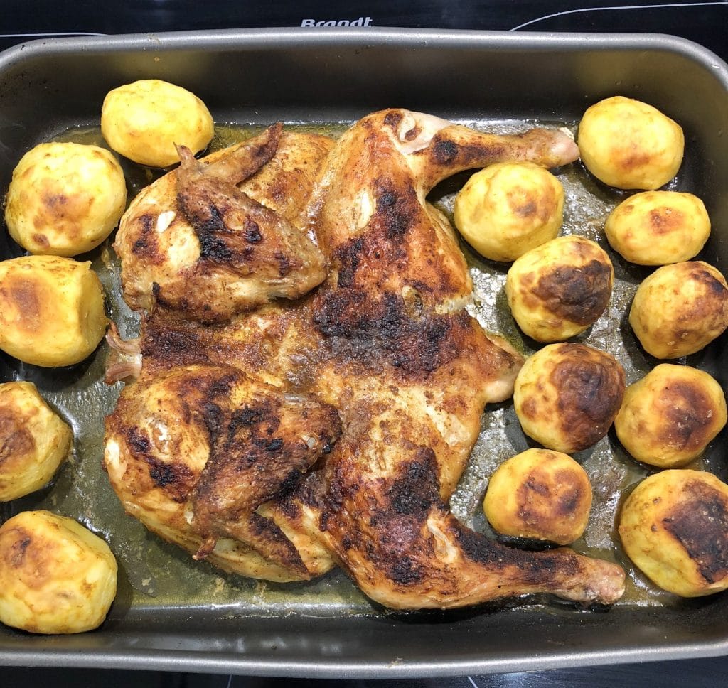 Курица, запечённая с картофелем
