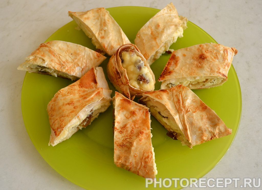 Фото рецепта - Вкусный лаваш с творогом в духовке - шаг 7