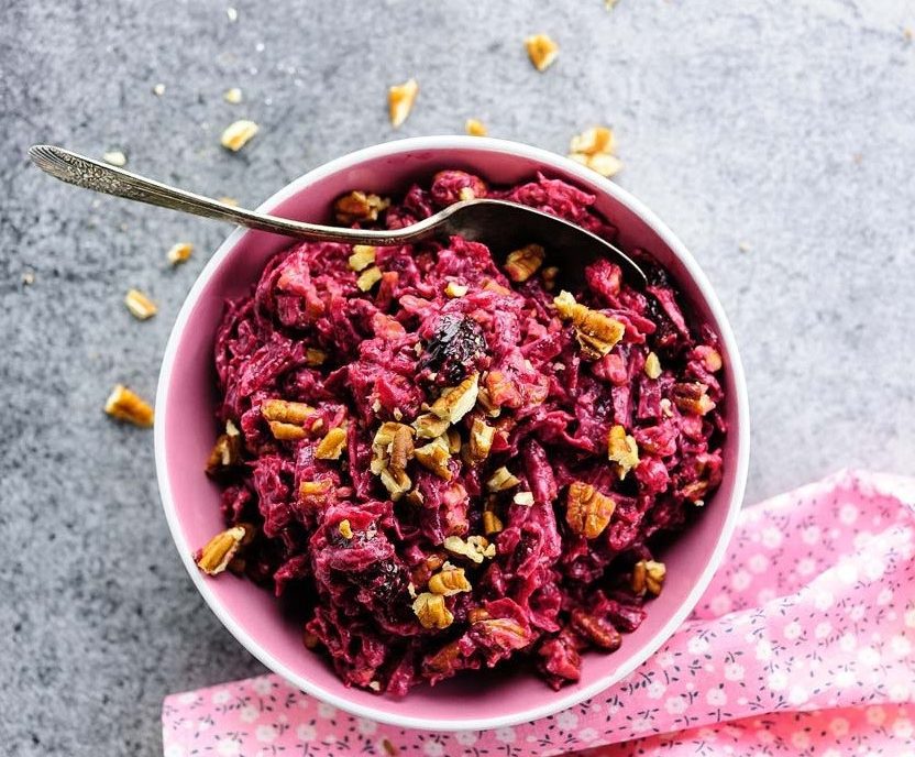 Салат из свеклы с черносливом и орешками