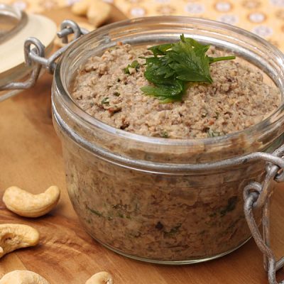 Паштет из говяжьей печени с шампиньонами и орехами - рецепт с фото