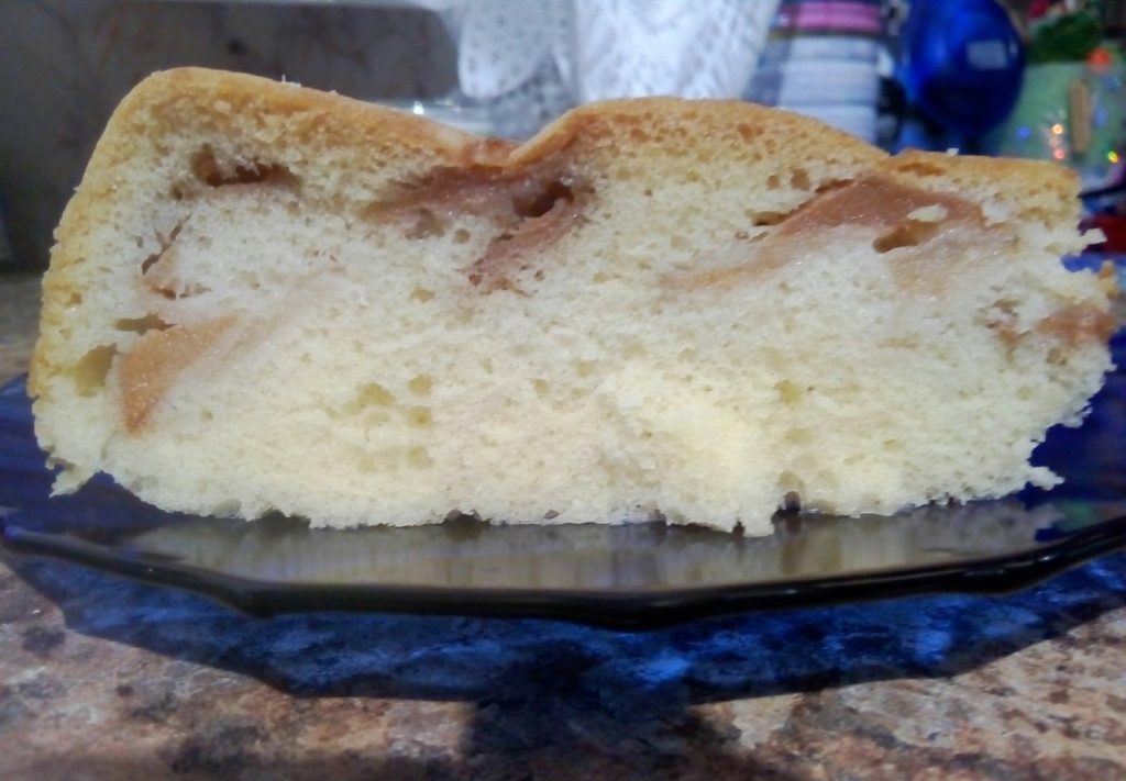 Пирог с яблоками в мультиварке
